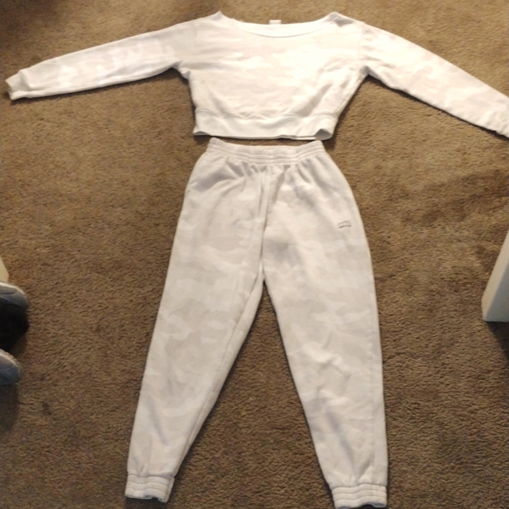 White/Grey Camouflage "Pink" Medium Sweat Set